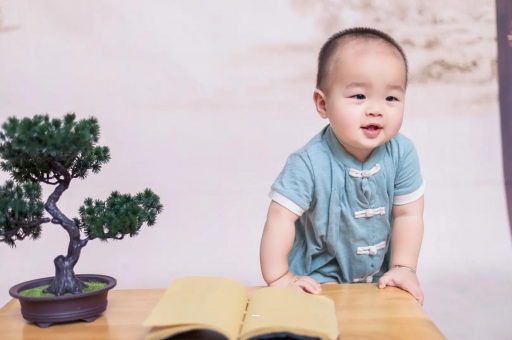 中国澳门宝宝脸上小白点